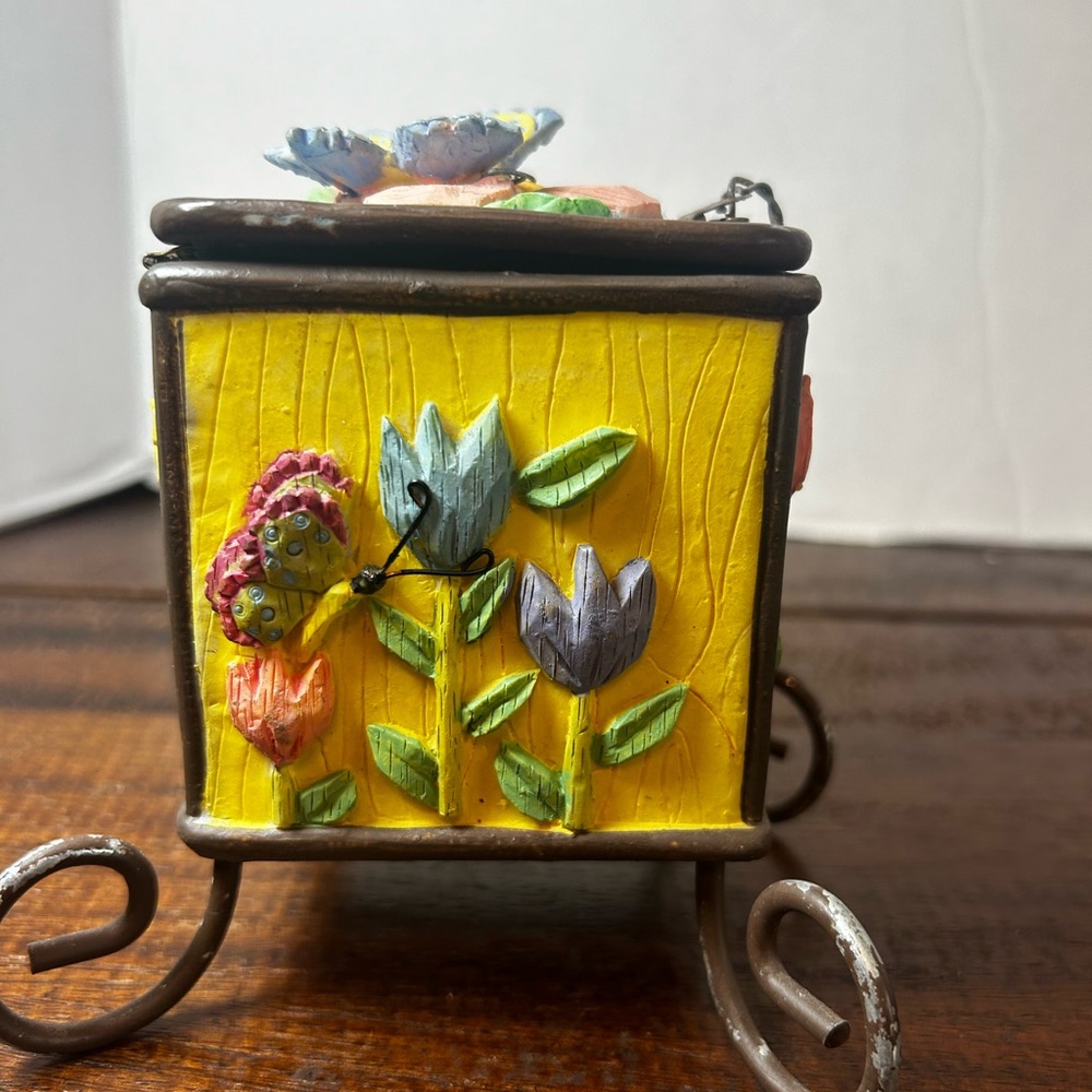 Vintage Collectibles Square Trinket Box Flowers